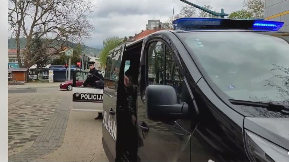 AKCIJA HAPŠENJA POLICAJACA U TUZLI! Sumnja se da su navodili maloletnice na prostituciju