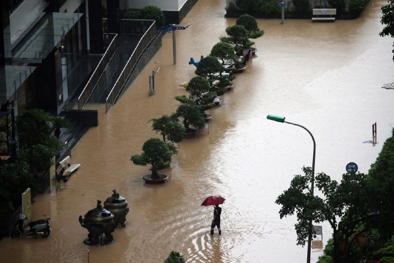 DRŽAVU PARALISALE POPLAVE! Najmanje 9 poginulo u Vijetnamu, 5 se vodi kao nestalo