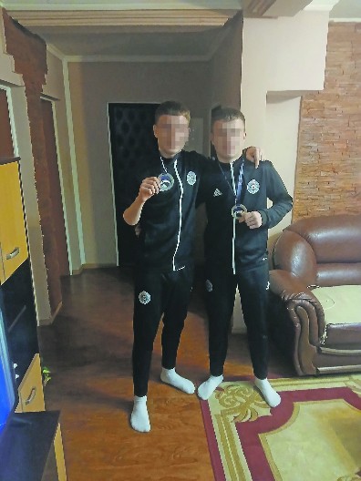 RODITELJI NA APLIKACIJI VIDELI DA SE KOMBI NE POMERA Detalji nesreće kod Novog Sada u kojoj je poginuo dečak džudista