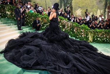 NIJE PRALA KOSU 3 MESECA Reperka zgrozila javnost gnusnom navikom, otkrila šta se sve krije na njenoj glavi