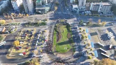 SNIMAK IZ DRONA Evo koliko je blokadera trenutno u Novom Sadu (VIDEO)