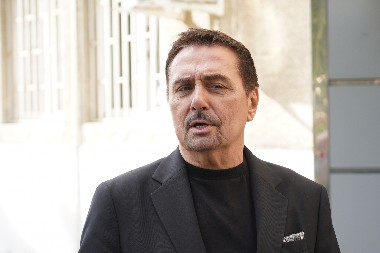 KEBA POVREĐEN, RUKA MU U ZAVOJIMA Pred kamerama priznao ko ga je napao!