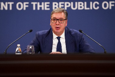 "GAĐALI SU LJUDE BOCAMA, ŠIPKAMA, MOTKAMA, FLAŠAMA, BAKLJAMA..." Vučić: To je očekivan izraz nemoći i straha, Srbija će nastaviti da napreduje