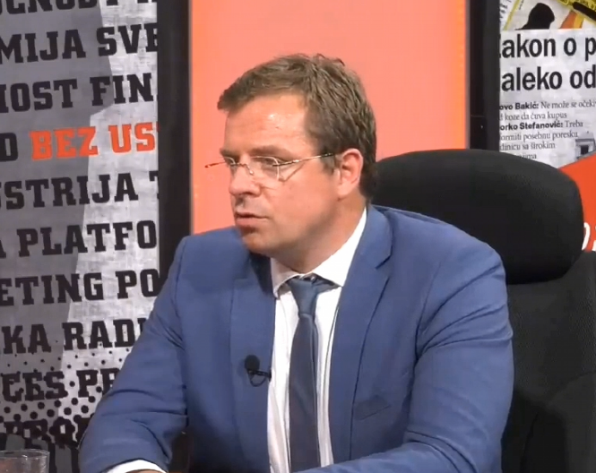 NA MREŽAMA DELE SAVETE ZA RUŠENJE DRŽAVE! NATO lobista i Tadić guraju u haos! Spominju i "udarne proteste"!