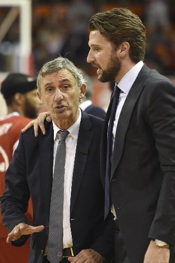 VELIKO PRIZNANJE I RARITET Fudbalski klub Bajern proglasio PEŠIĆA ZA POČASNOG ČLANA