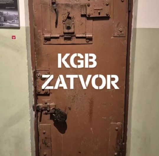 IZA OBIČNIH ZIDOVA KRIJE SE JEZIVO OTKRIĆE Srbin posetio KGB muzej u Litvaniji, izgled sobe za mučenje LEDI KRV U ŽILAMA! (FOTO)