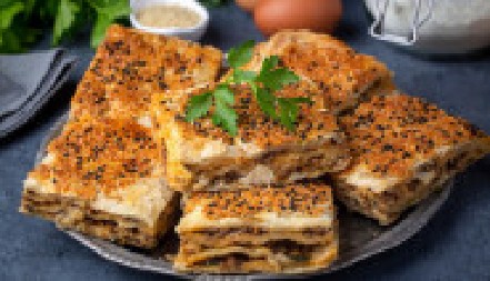 BAKA MIRINA PITA SA MESOM Hrskava, topla, mirisna i slasna