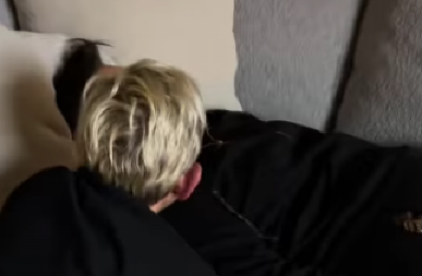 DOČEKALA 70. ROĐENDAN IZNERVIRANA Rijaliti zvezda nije želela ovakvu čestitku, njena reakcija je nasmejala svet