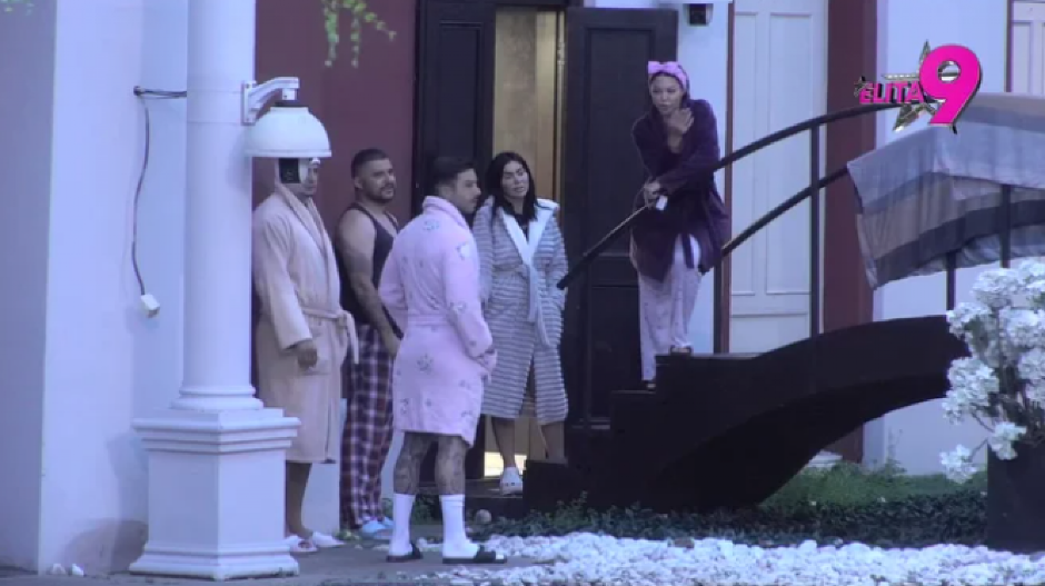 ŽESTOKA SVAĐA MAJE I ASMINA U sve upleten ovaj cimer: "Zaštitio sam te od njega, a ti si nezahvalna"