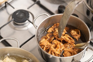 Recept: Tarana sa orasima i medom – slatko jelo iz sirotinjske kuhinje koje danas pravi samo poneka baka