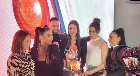 "NEĆU SADA DA SE RAZVEDEM, IMA PUŠKU" Poznata pevačica šokirala priznanjem o braku sa kolegom