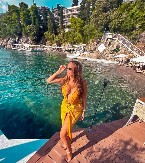 JEDINA SE NA ESTRADI BAVI OVIM BIZNISOM Pevačica iznenadila priznanjem, došla je na ovu ideju i ljudi su u šoku