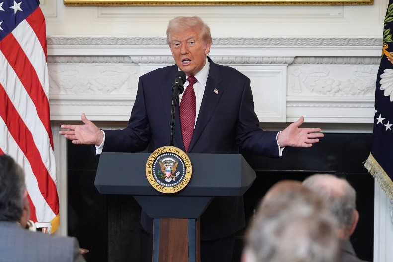 TRAMP NAJAVIO SEČU BLOKADERA! "Povratak na posao ili sankcije!"