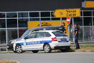 Vozači u Srbiji, pripremite se – kazne za telefon do 50.000 dinara, još gore za „ponavljače“