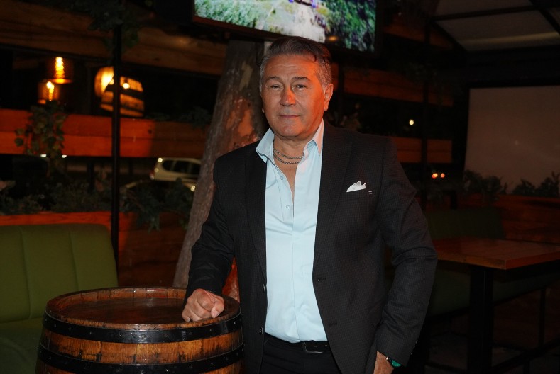 "SPAVALI SMO NA DUŠEKU NA NADUVAVANJE" Halid Muslimović ogolio dušu o porodici, sa suprugom je imao nesuglasice oko jedne stvari!