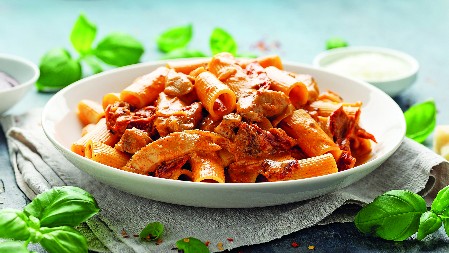 BRZA PASTA SA AJVAROM I BELIM MESOM Ukućani će stajati u redu za još