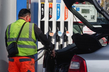 NOVA CENA GORIVA Dizel prešao 200 dinara po litri