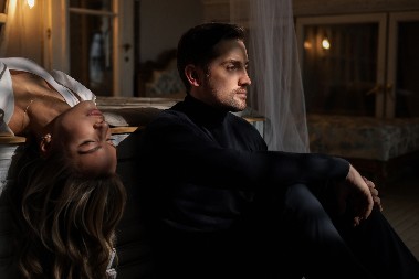 ZAPROSIO DEVOJKU, A SADA NAJAVIO SVADBU! Naš pevač otkrio kada staje na ludi kamen!