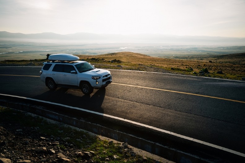 POKUŠALI DA PONOVE PODVIG RENDŽ ROVERA, PA PROŠLI NESLAVNO Ovaj automobil nije uspeo da savlada uzbrdicu pod uglom od 45 stepeni - za dlaku je izbegao katastrofu