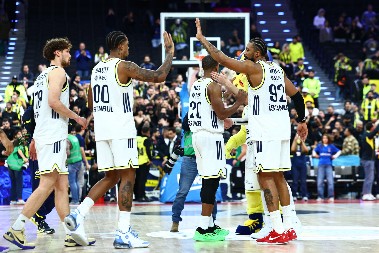 OFANZIVNA SILA STIŽE U BEOGRAD Fenerbahčeova rutina pred megdan sa uzdrmanim Partizanom