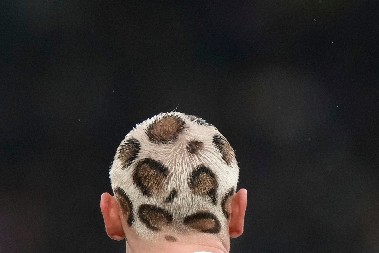 SVI PRIČAJU O NJEMU Reprezentacija mu posle skoro 30 godina otišla na Mundijal, a njegova frizura zaprepastila je sve (FOTO)