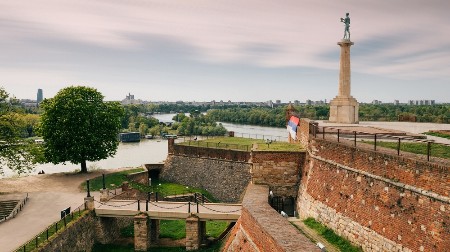 CRNJANSKI JE NA NEVEROVATAN NAČIN OSVOJIO NAJLEPŠU BEOGRAĐANKU: Učinio je sve da je zavede, pa je varao IZA SVAKOG ĆOŠKA