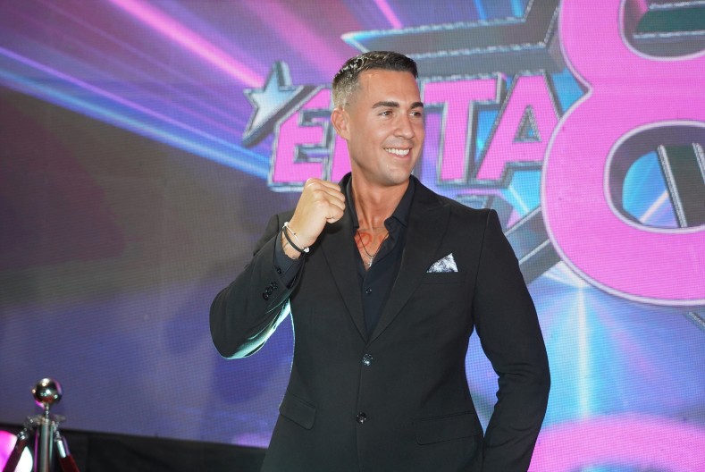 REAKCIJE SVE ŠOKIRALE! Duga crna kosa i nokti, Mateju Matijevića niko ne može da prepozna, ne liči na sebe (FOTO)