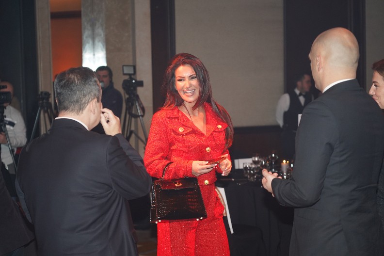 PEVAČICA OPTUŽENA ZA PREVARU OD 11.000 EVRA Protiv nje podneta krivična prijava, umešan i njen dečko: "Htela sam sve da im vratim!"