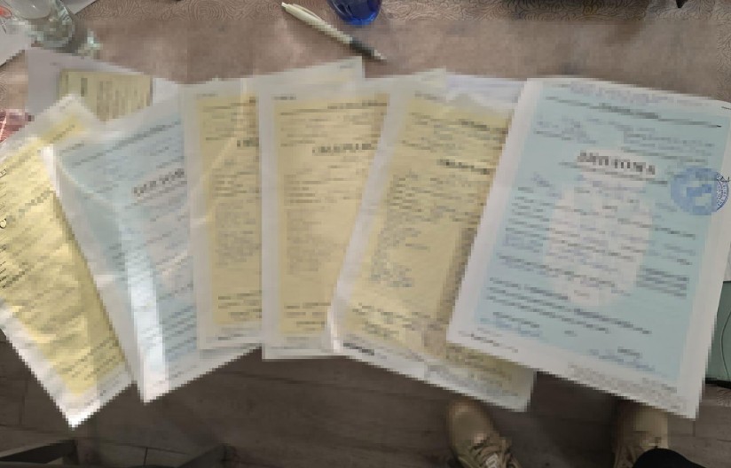 NOVAC JE PRAVI, DIPLOME FALSIFIKOVANE U policijskoj akciji uhapšeni i komunalni milicajac kao i dva policajca