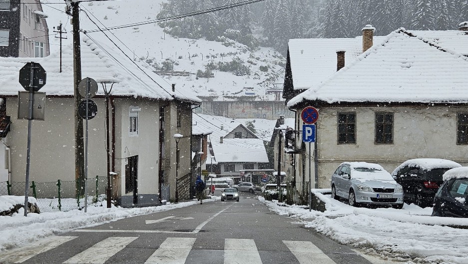 SNEŽNA OLUJA SE SRUČILA NA DELOVE SRBIJE Ovaj grad se potpuno zabeleo, saobraćaj bio otežan na pojedinim deonicama