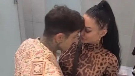 MA, DA LI JE MOGUĆE? Pre haosa sa Bebicom Filip u toaletu pribio Maju Marinković, kamere uhvatile trenutak, nema šta joj nije radio (VIDEO)