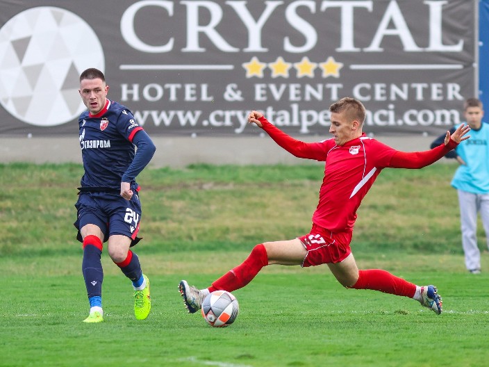 CRVENO-BELI SE PROŠETALI KROZ RUMU Zvezda rutinski protiv trećeligaša, debitovali omladinci