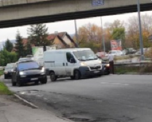 KARAMBOL ISPOD PANČEVCA Ko ide ovuda, neka se spremi na krkljanac! (FOTO)