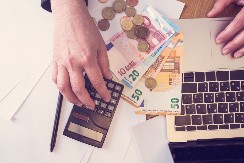 Godinu dana primate pola plate dok ne radite: Mnogi Srbi ne znaju da imaju pravo na ovo