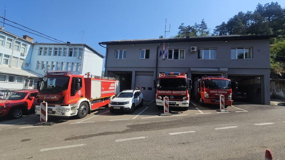 POŽAR U GROCKOJ Izgoreo kombi pun dragocene robe