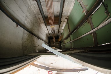 UŽAS U PRESTONICI   Jedna osoba je povređena kada se llift otkačio