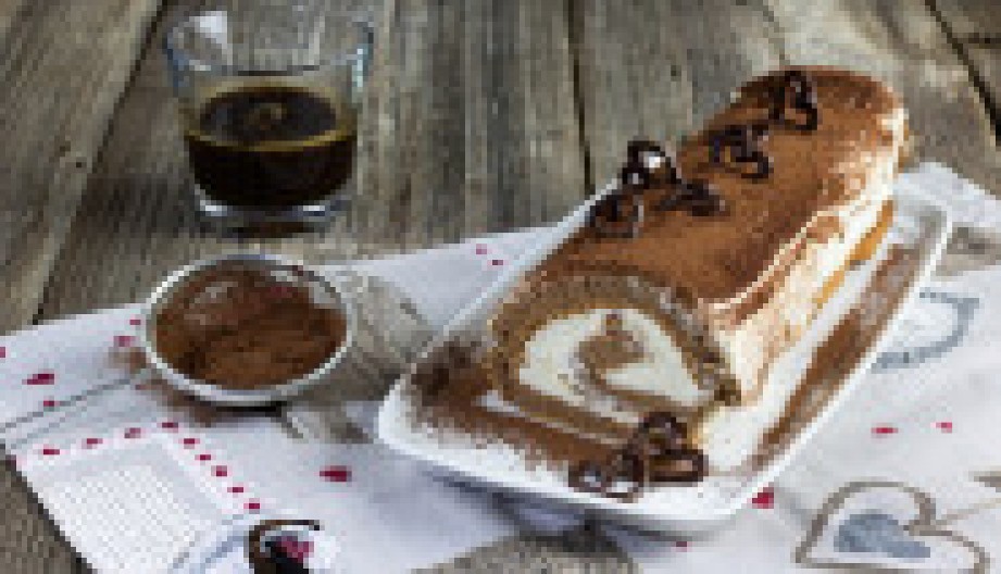 TIRAMISU ROLAT ZA NAJLEPŠU NEDELJU Sve se samo pomeša i peče, a razbija ukusom