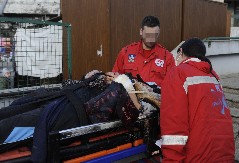 TEŠKA I JEZIVA NOĆ ZA EKIPE HITNE POMOĆI Devojka skočila sa Pančevačkog mosta, brojne saobraćajke i bilo je dosta oborenih pešaka