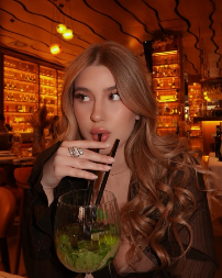 ČIPKASTE ČARAPE I CRNA USKA HALJINA! Lena Marinković napravila pometnju na mrežama, sve se vidi (FOTO)