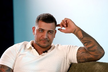 ''KAJEM SE ŠTO SAM IKADA DRŽAO KNJIGU U ŽIVOTU'' Nikola Keljanović šokirao izjavama, a onda shvatio zašto i dalje nema devojku (VIDEO)