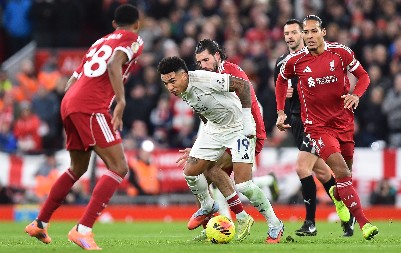 DEBAKL LIVERPULA Milenkovićev Forest silan na "Enfildu"