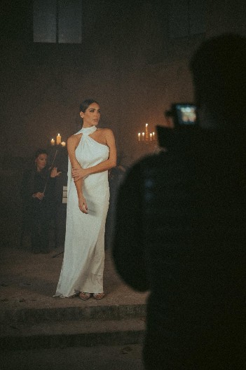 "ODAKLE JOJ PRAVO?" Marina Visković snimila spot u crkvi, društvene mreže gore, oglasio se i pevačicin tim!