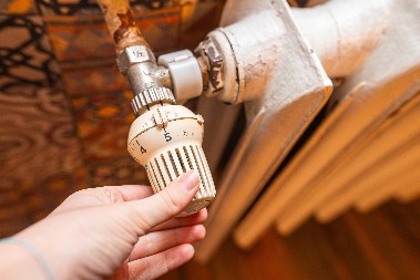 "SAMO NA TOLIKO PODESITE TERMOSTAT" Inženjer otkrio kako da smanjite račun za grejanje