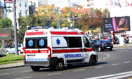 ZABIO SE AUTOM U KUĆU KOD BEOGRADA Povređeni muškarac (31) HITNO prebačen u Urgentni