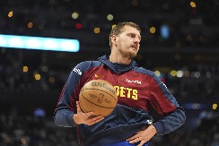 "NAMA JE OVO DOBRO?" Jokić plesao na terenu, pa održao opasnu lekciju saigračima