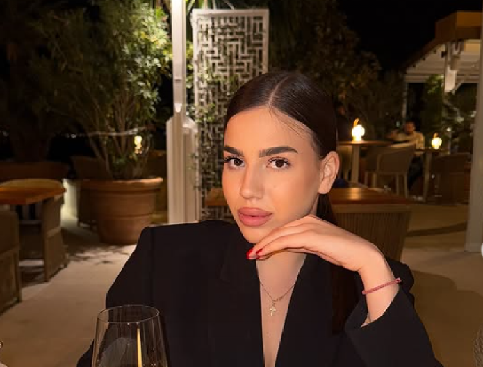 ĆERKA ZDRAVKA ČOLIĆA POKAZALA BUJNO POPRSJE Una provocira na društvenim mrežama! (FOTO)