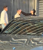 "MARŠ, KLOŠARU, ŠTA GLUMIŠ?!" Skandal nasred ulice, dečko prišao našem pevaču, on počeo žestoko da ga psuje (VIDEO)