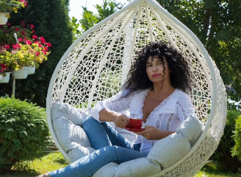 ŠOKIRAĆETE SE KADA SAZNATE KOLIKO GODINA IMA LIDIJA VUKIĆEVIĆ! Gazi 7. deceniju života, a svi su mislili da je mlađa!