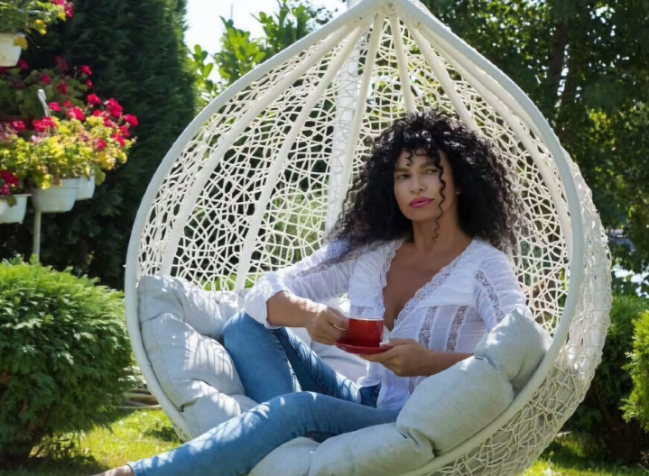 ŠOKIRAĆETE SE KADA SAZNATE KOLIKO GODINA IMA LIDIJA VUKIĆEVIĆ! Gazi 7. deceniju života, a svi su mislili da je mlađa!