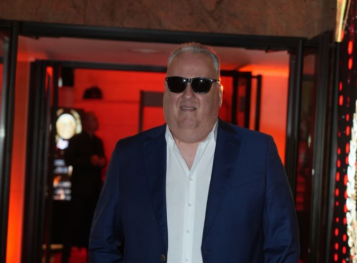 JEDAN OD NAJVEĆIH HITOVA DEJANA MATIĆA KRIJE TAJNU Tužna životna priča potresla region: "Tada mi se svet srušio"